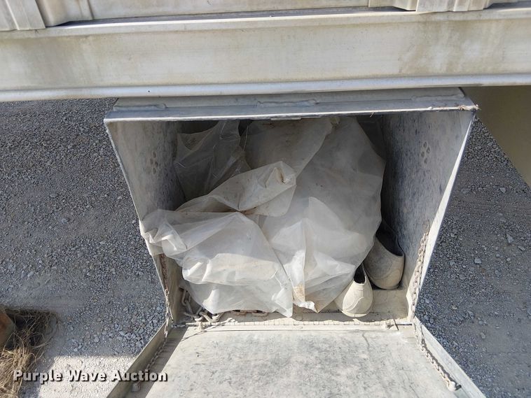 image for item FH7029 2003 Barrett livestock trailer