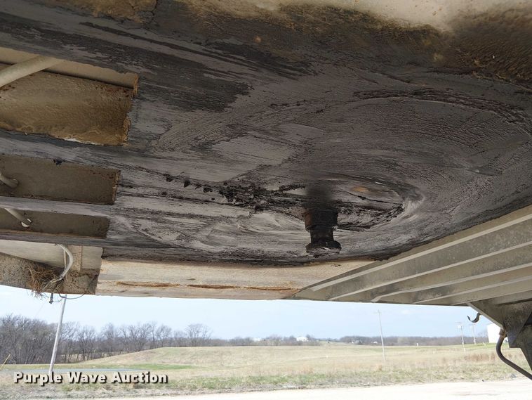 image for item FH7029 2003 Barrett livestock trailer