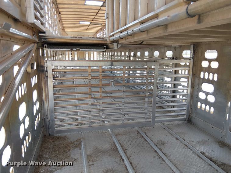 image for item FH7029 2003 Barrett livestock trailer