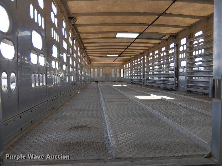 image for item FH7029 2003 Barrett livestock trailer