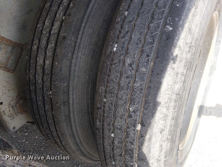 image for item FH7029 2003 Barrett livestock trailer