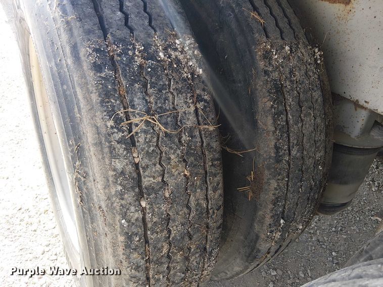 image for item FH7029 2003 Barrett livestock trailer