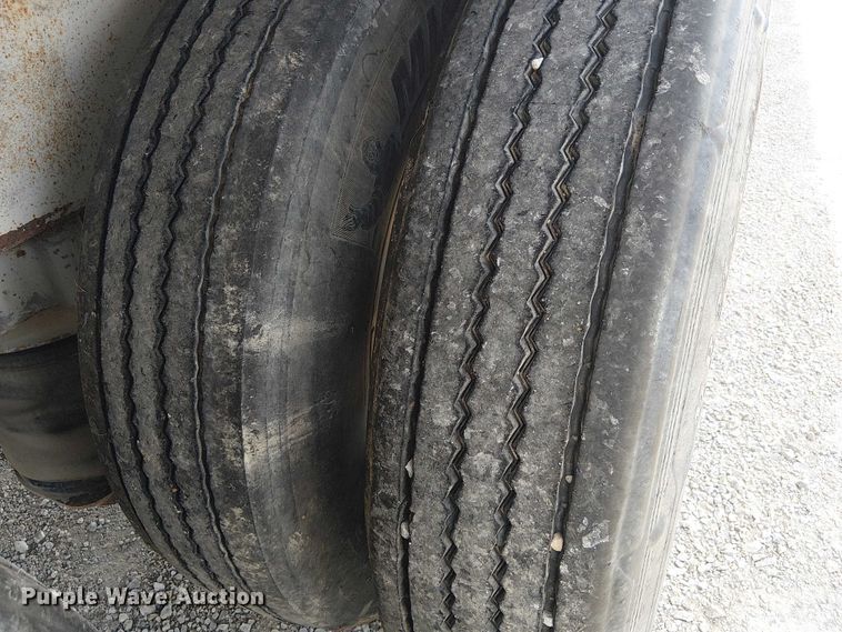 image for item FH7029 2003 Barrett livestock trailer