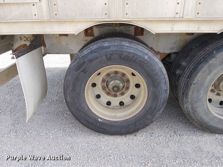 image for item FH7029 2003 Barrett livestock trailer