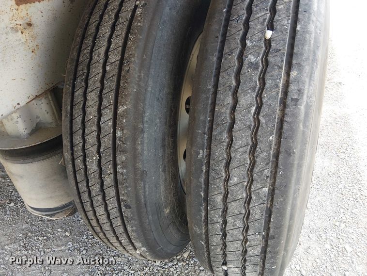 image for item FH7029 2003 Barrett livestock trailer