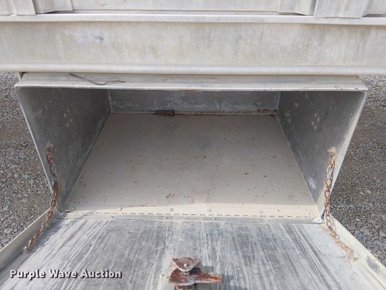 image for item FH7030 2005 Barrett livestock trailer