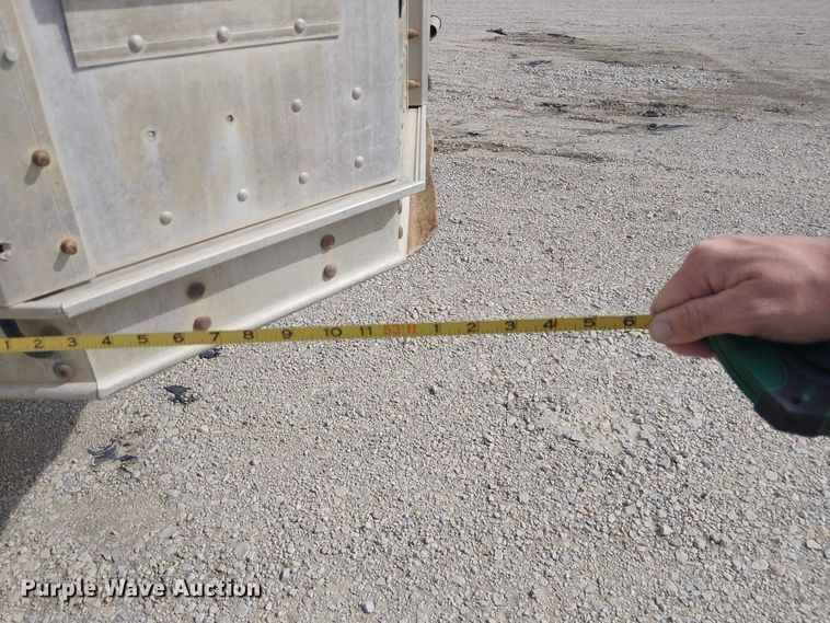 image for item FH7030 2005 Barrett livestock trailer