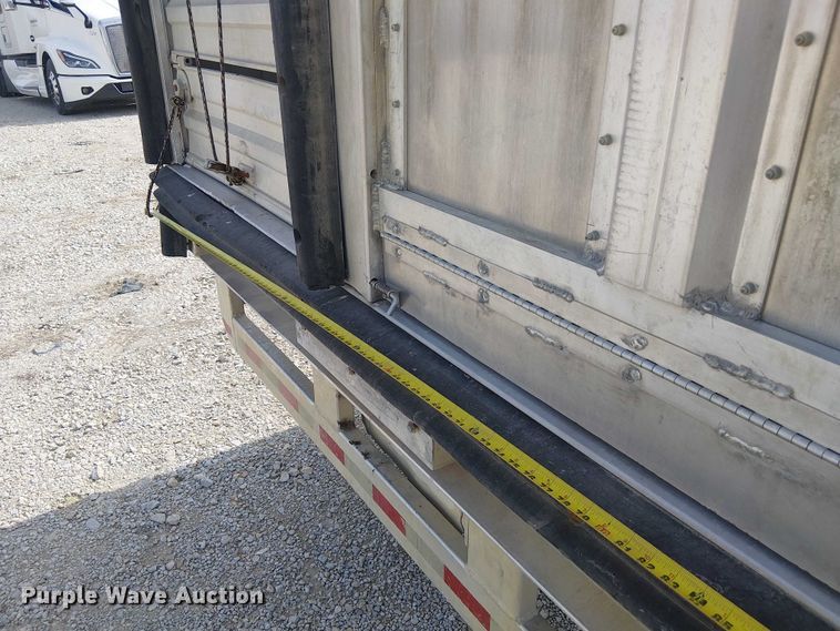 image for item FH7030 2005 Barrett livestock trailer
