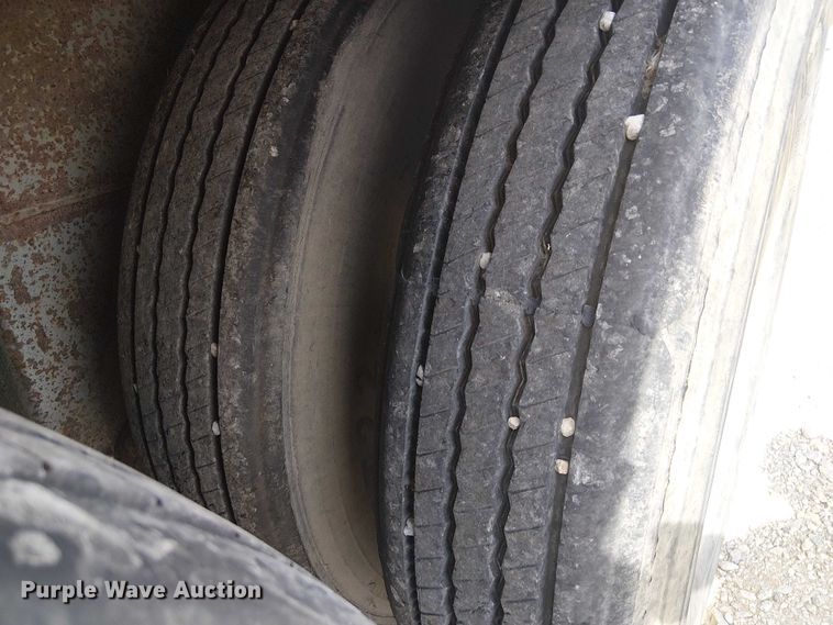 image for item FH7030 2005 Barrett livestock trailer