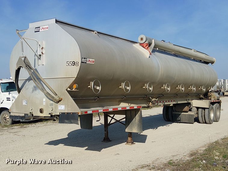 image for item FH7038 2018 CEI AT35LW feed delivery trailer