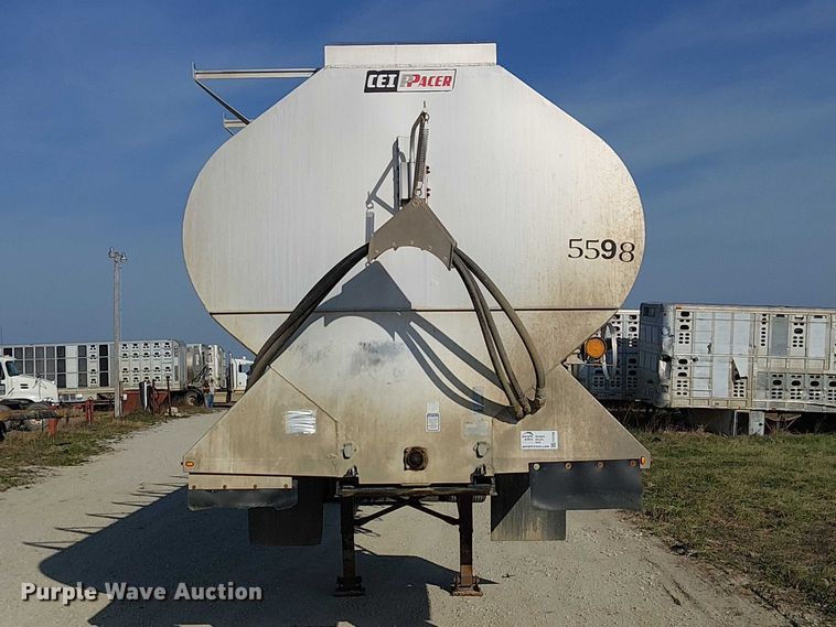 image for item FH7038 2018 CEI AT35LW feed delivery trailer