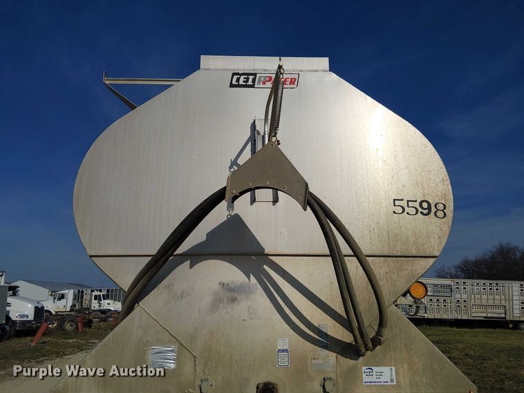 image for item FH7038 2018 CEI AT35LW feed delivery trailer