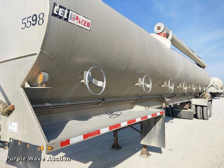 image for item FH7038 2018 CEI AT35LW feed delivery trailer