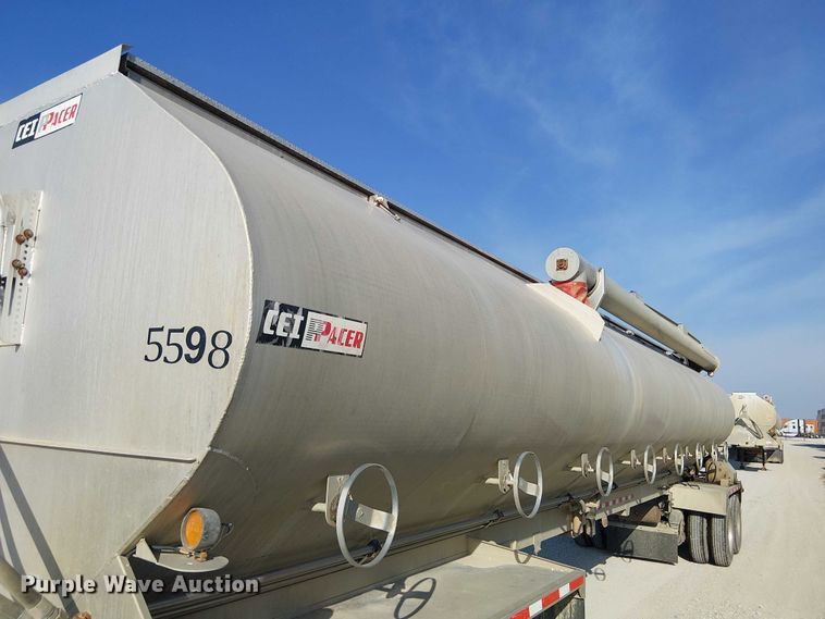 image for item FH7038 2018 CEI AT35LW feed delivery trailer