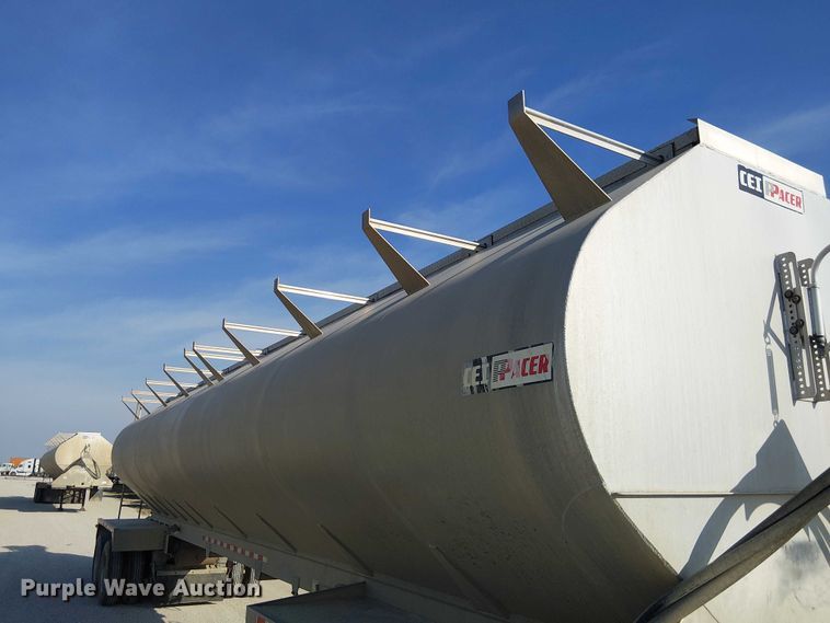 image for item FH7038 2018 CEI AT35LW feed delivery trailer