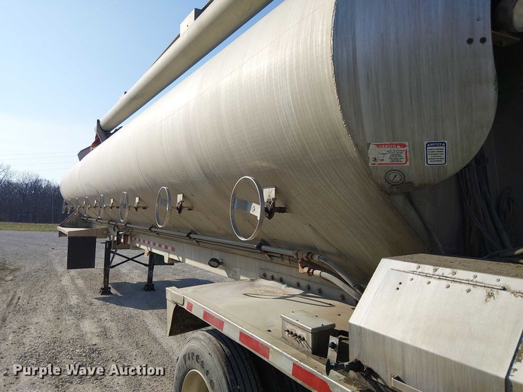 image for item FH7038 2018 CEI AT35LW feed delivery trailer