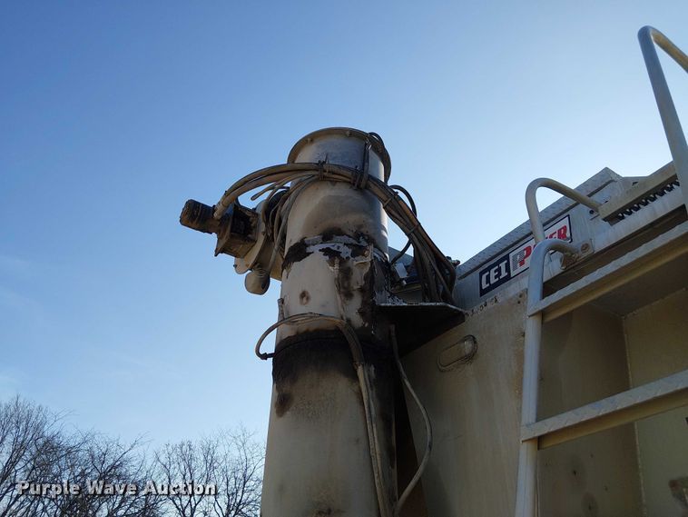 image for item FH7038 2018 CEI AT35LW feed delivery trailer