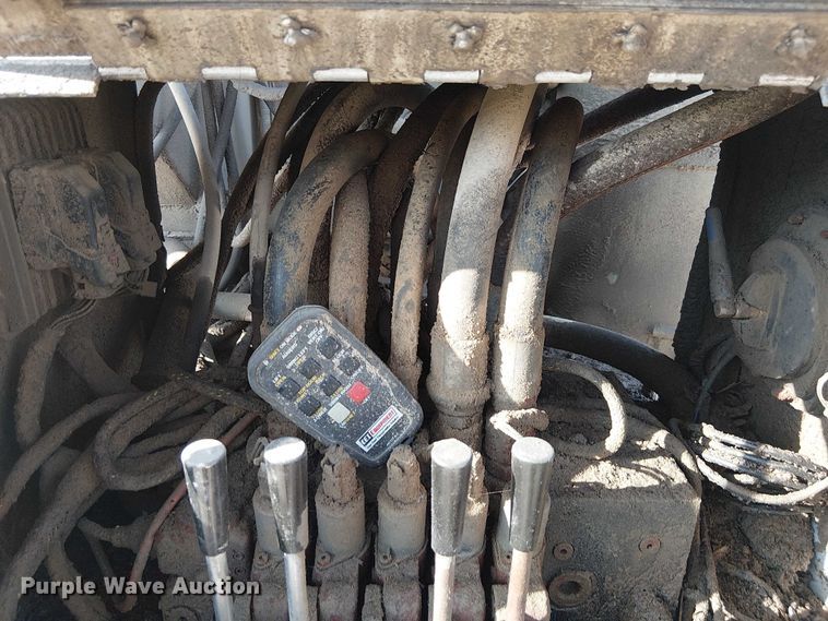 image for item FH7038 2018 CEI AT35LW feed delivery trailer