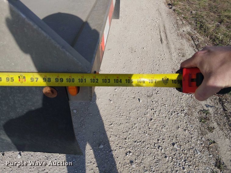 image for item FH7038 2018 CEI AT35LW feed delivery trailer