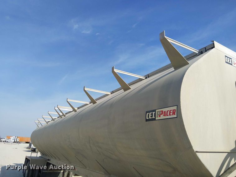 image for item FH7039 2018 CEI  AT35LW feed delivery trailer