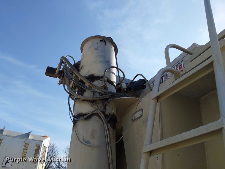 image for item FH7039 2018 CEI  AT35LW feed delivery trailer