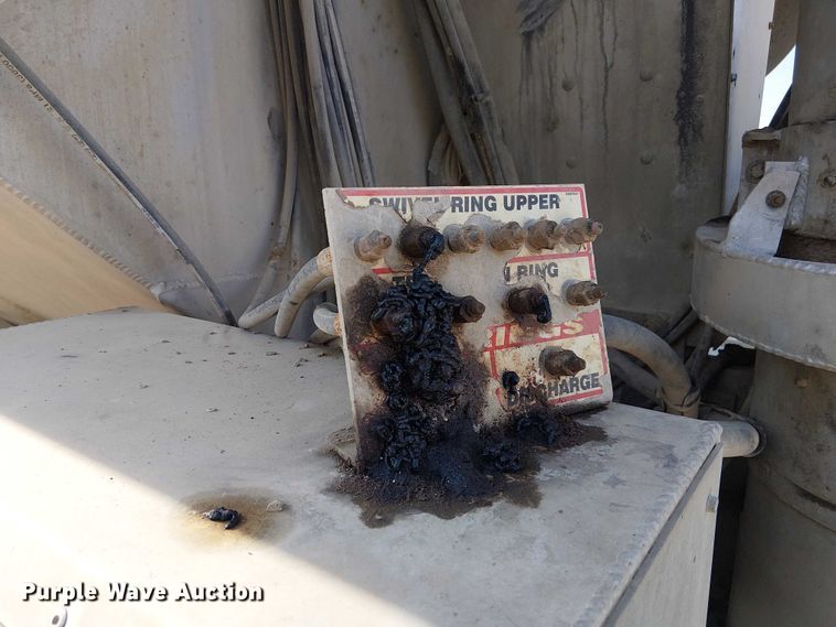 image for item FH7039 2018 CEI  AT35LW feed delivery trailer