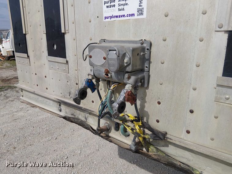 image for item FH7040 2003 Barrett livestock trailer