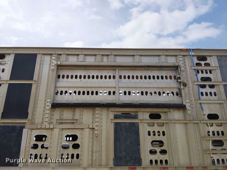 image for item FH7040 2003 Barrett livestock trailer