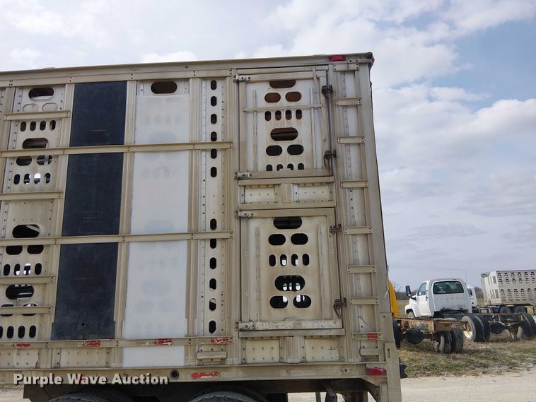 image for item FH7040 2003 Barrett livestock trailer