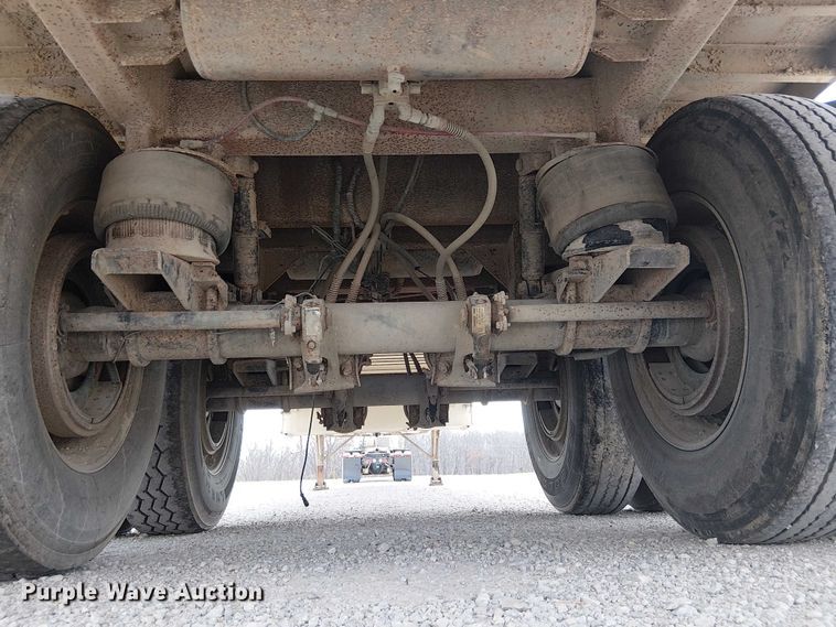 image for item FH7040 2003 Barrett livestock trailer