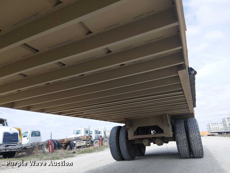 image for item FH7040 2003 Barrett livestock trailer