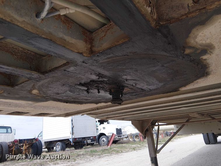 image for item FH7040 2003 Barrett livestock trailer