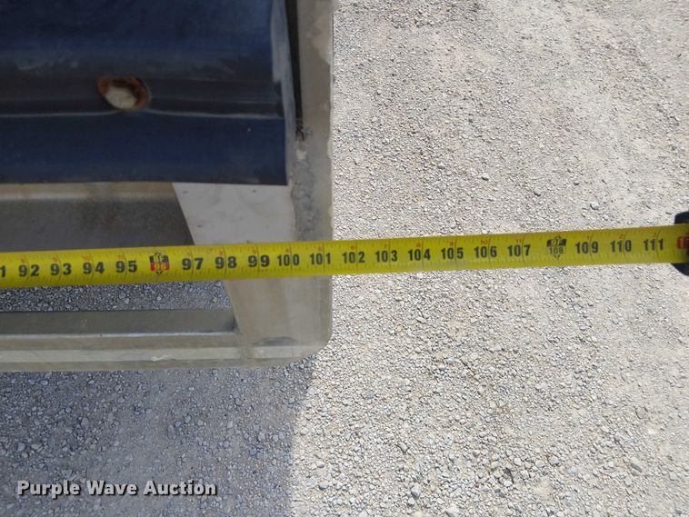 image for item FH7040 2003 Barrett livestock trailer