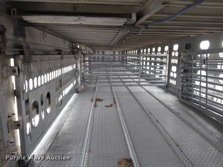 image for item FH7040 2003 Barrett livestock trailer