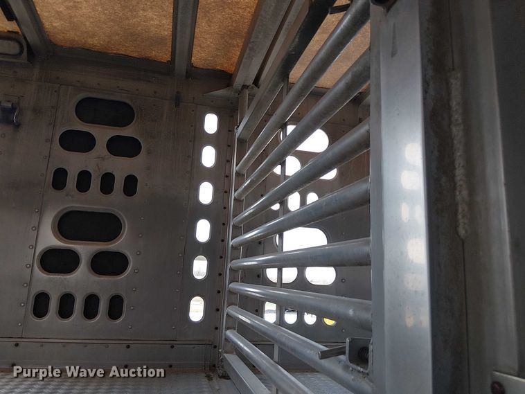 image for item FH7040 2003 Barrett livestock trailer