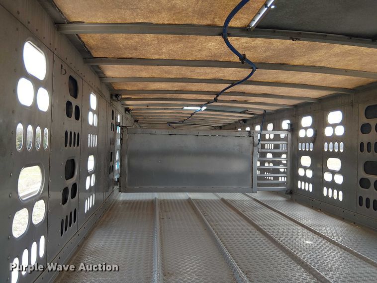 image for item FH7040 2003 Barrett livestock trailer