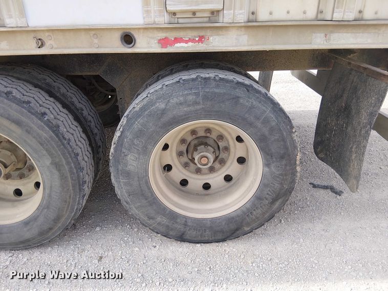 image for item FH7040 2003 Barrett livestock trailer