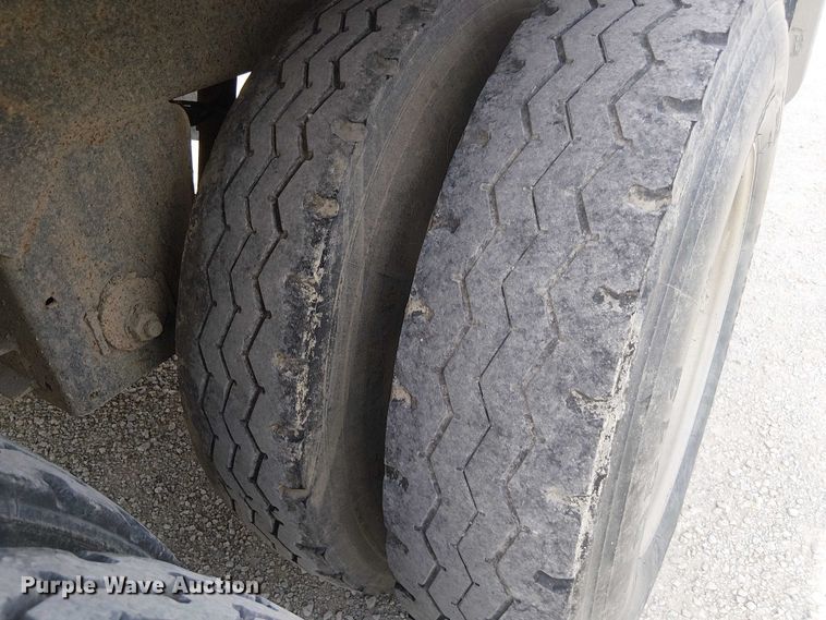 image for item FH7040 2003 Barrett livestock trailer