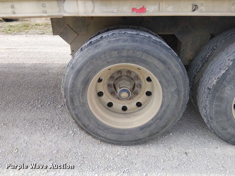 image for item FH7040 2003 Barrett livestock trailer