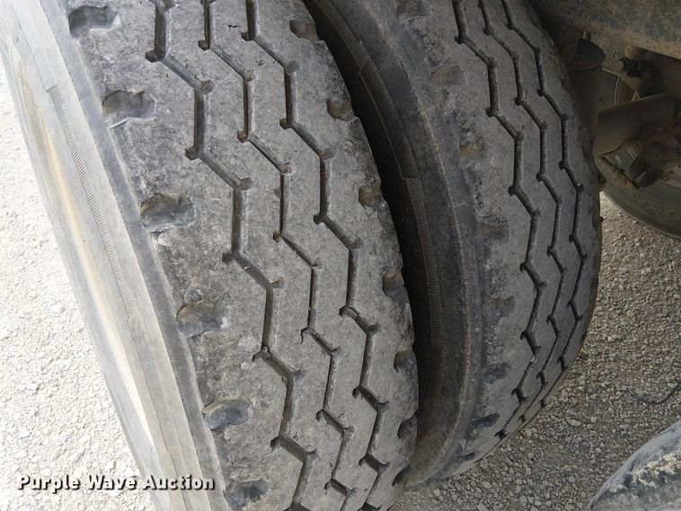 image for item FH7040 2003 Barrett livestock trailer