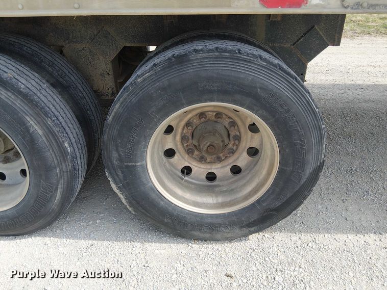 image for item FH7040 2003 Barrett livestock trailer