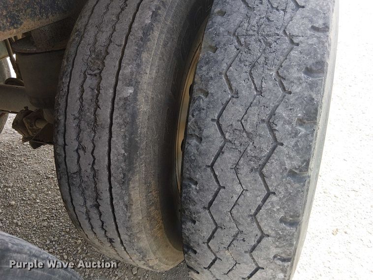 image for item FH7040 2003 Barrett livestock trailer