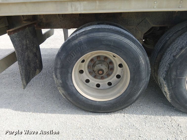 image for item FH7040 2003 Barrett livestock trailer