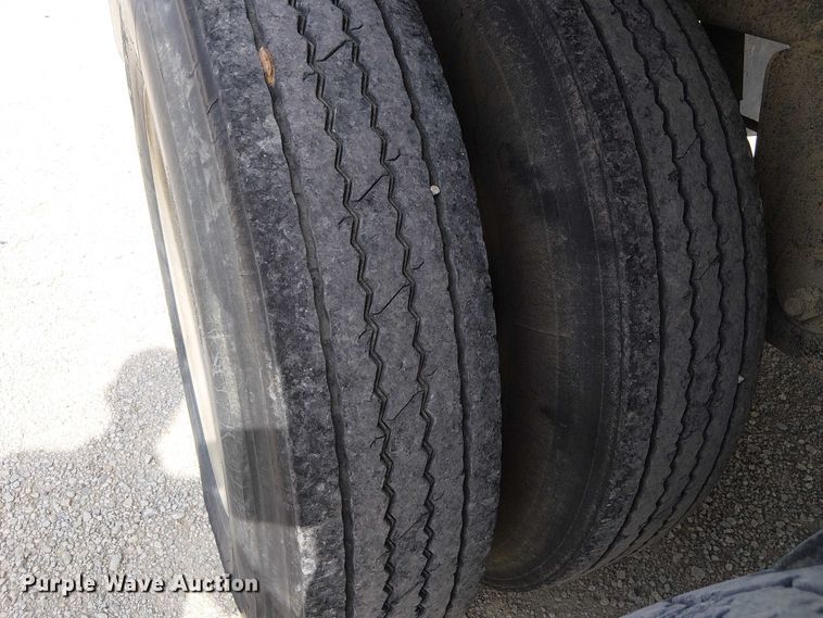 image for item FH7040 2003 Barrett livestock trailer