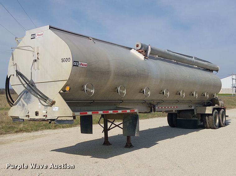 image for item FH7043 2018 CEI AT35LW feed delivery trailer