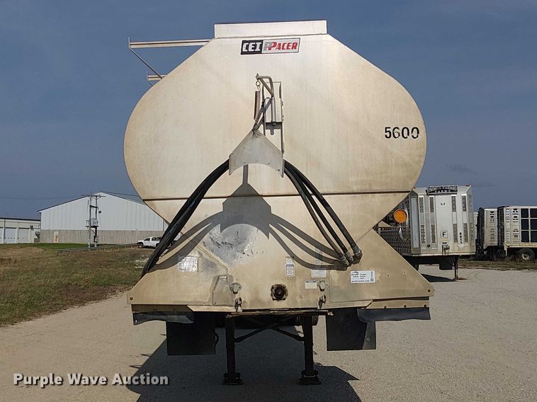image for item FH7043 2018 CEI AT35LW feed delivery trailer