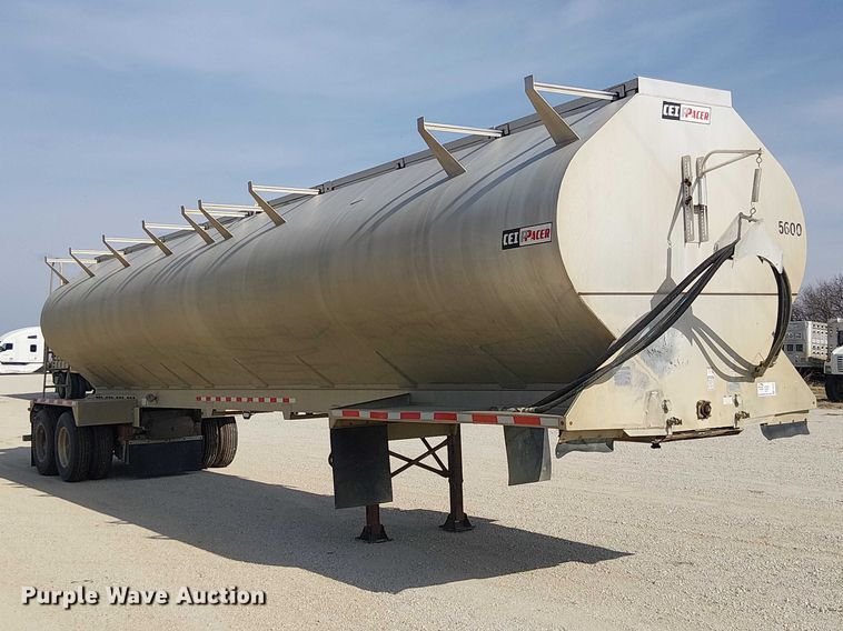 image for item FH7043 2018 CEI AT35LW feed delivery trailer