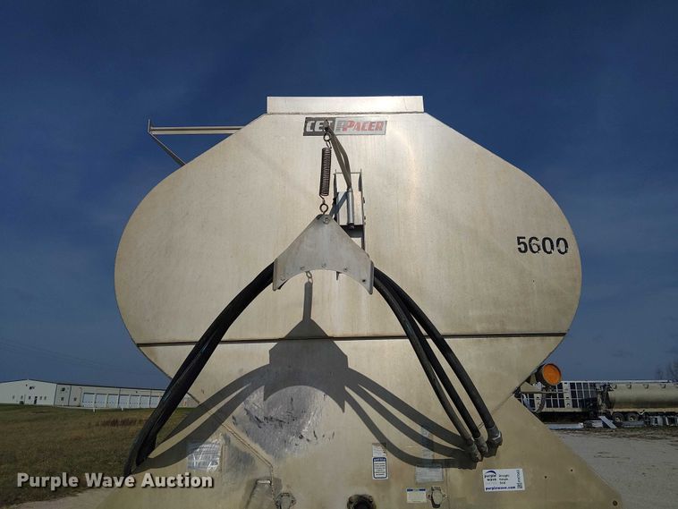 image for item FH7043 2018 CEI AT35LW feed delivery trailer