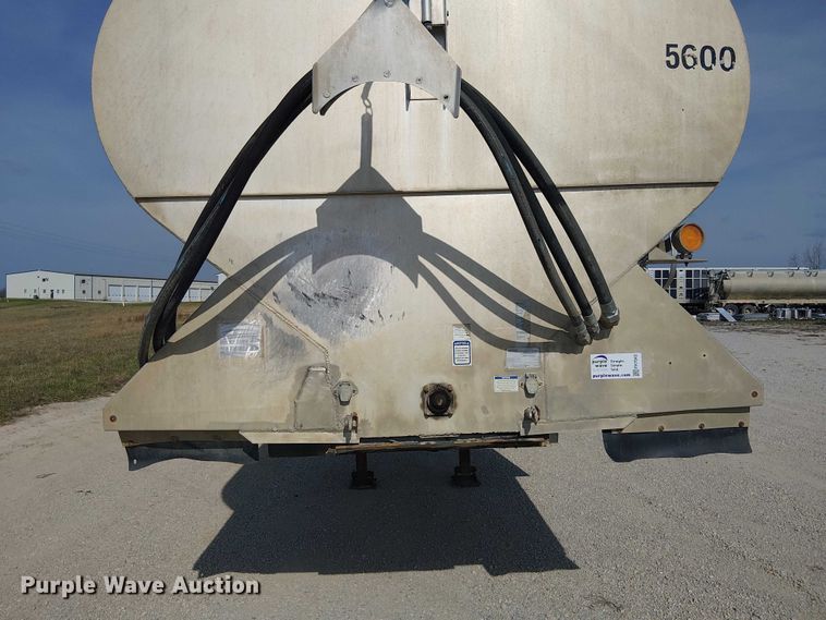 image for item FH7043 2018 CEI AT35LW feed delivery trailer