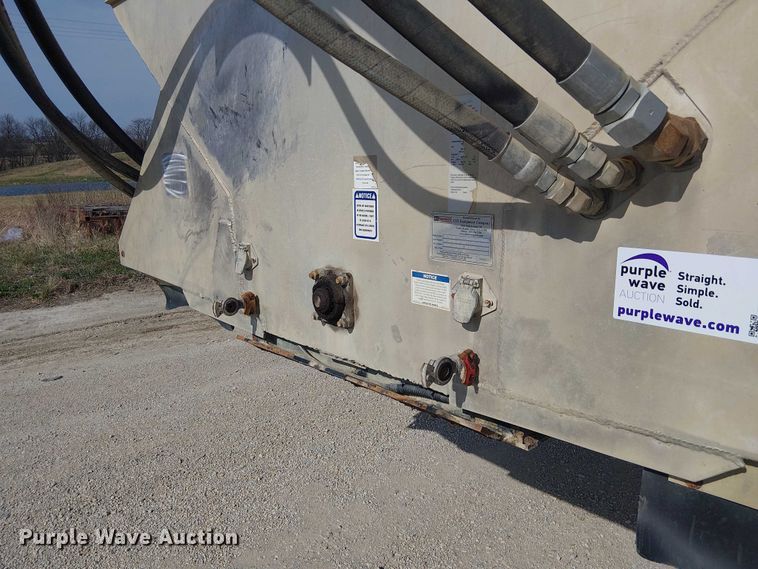 image for item FH7043 2018 CEI AT35LW feed delivery trailer